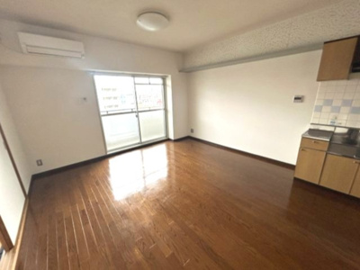 【居間・リビング】 | リバーサイド南末広七番館