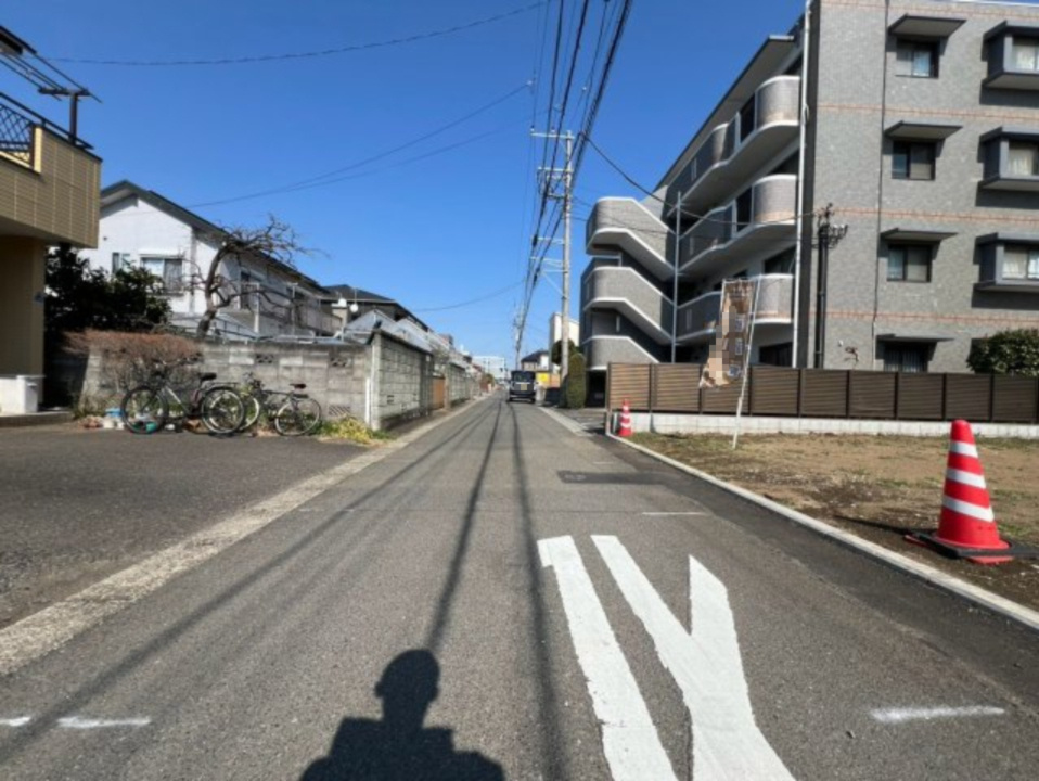 平塚市達上ヶ丘売地　№2の前面道路含む現地写真