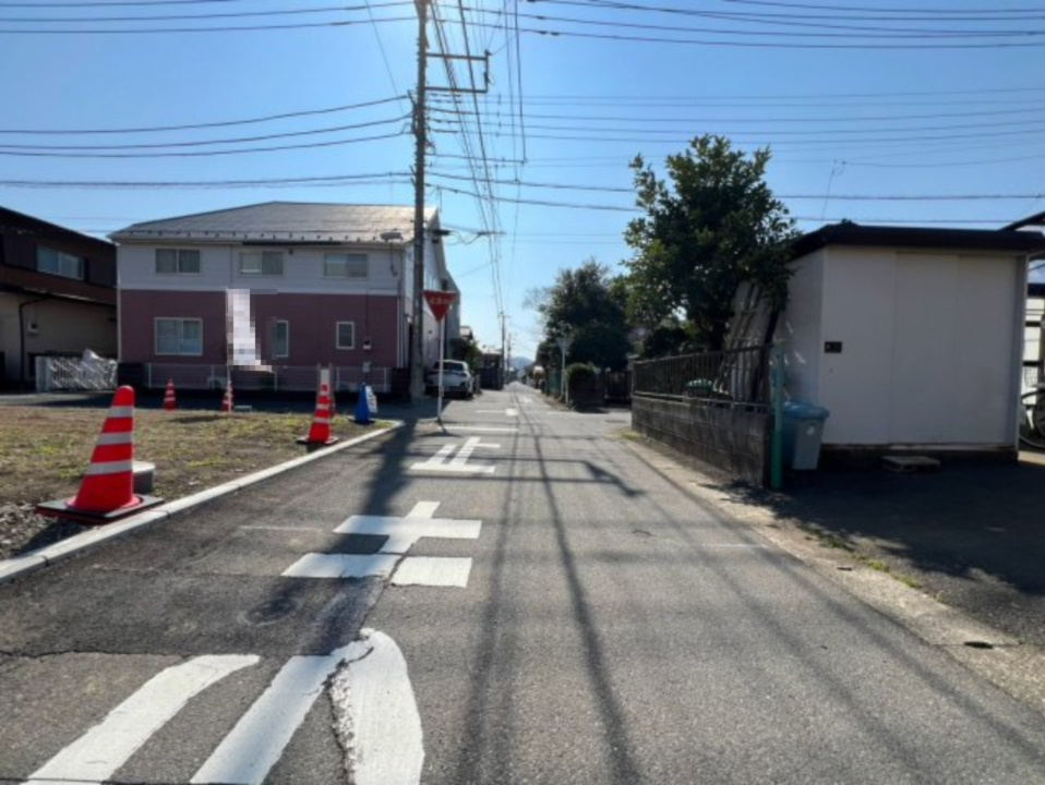 平塚市達上ヶ丘売地　№2の前面道路含む現地写真