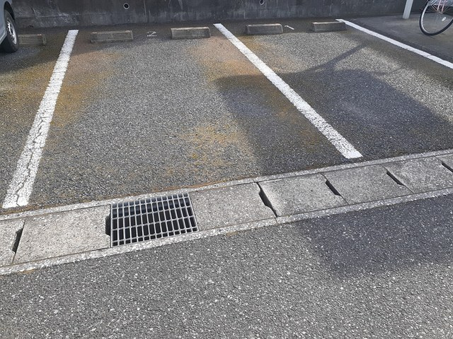 サンエステートの駐車場