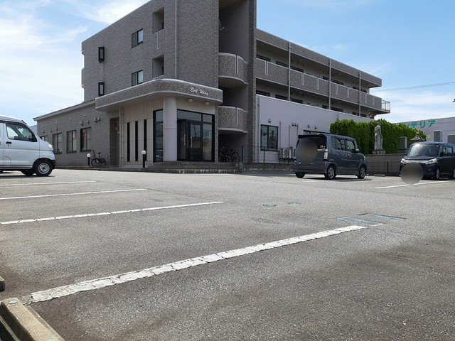 ベル・ウィングの駐車場|駐車場完備です