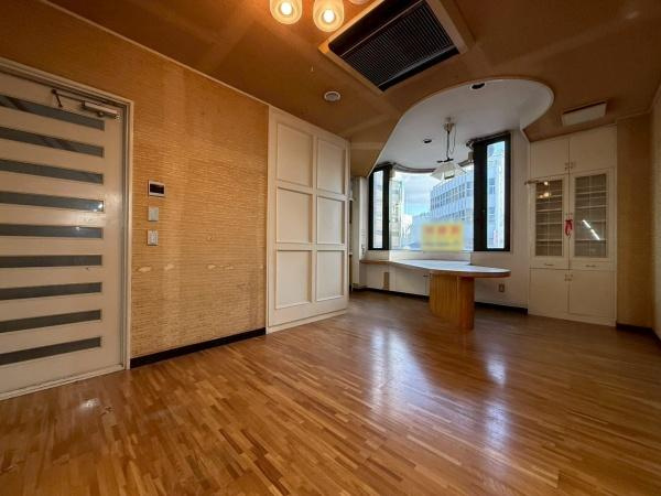 和歌山市本町5丁目　店舗付き戸建の居間・リビング