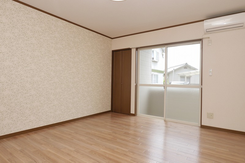 ベル・ビュー松井B棟の居間・リビング|ベルビュー松井B棟　102