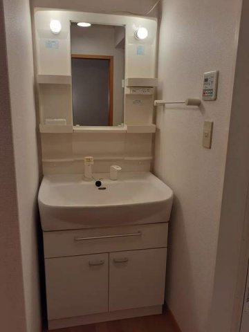 パインヒルズＡの洗面所|忙しい朝には欠かせない洗面所です