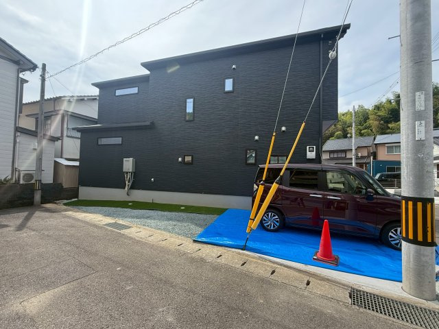 高知市朝倉丙4期2棟 1号棟の前面道路含む現地写真|前面道路含む現地写真です