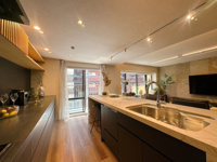 【キッチン】 | 南薬院パークマンション☆仲介手数料無料☆ | 対面式のカウンターキッチン♪テレビを見ながら？お子さんの宿題を見ながら？お話しながら？色んな「～ながら」で料理が楽しくできちゃいます(＾＾)