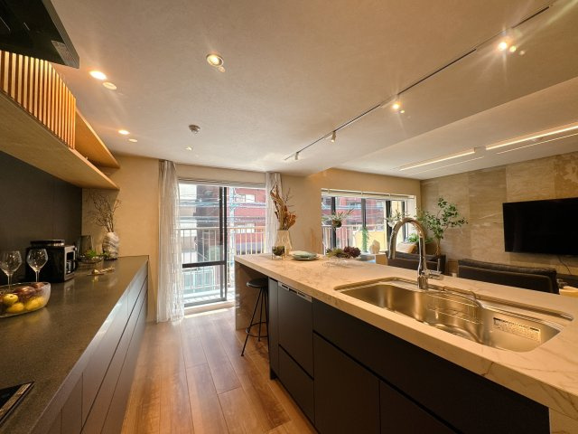 【キッチン】 | 南薬院パークマンション☆仲介手数料無料☆ | 対面式のカウンターキッチン♪テレビを見ながら？お子さんの宿題を見ながら？お話しながら？色んな「～ながら」で料理が楽しくできちゃいます(＾＾)