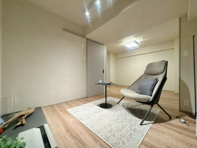 【その他】 | 南薬院パークマンション☆仲介手数料無料☆ | まるでドラマの中のお部屋のようです。主人公になって存分に都会生活を満喫しませんか。インテリアや植栽にこだわって自分なりのアレンジを楽しんでみては(^_-)-☆