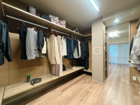 【収納】 | 南薬院パークマンション☆仲介手数料無料☆ | 広々としたウォークインクローゼットは、季節毎の収納に大活躍！