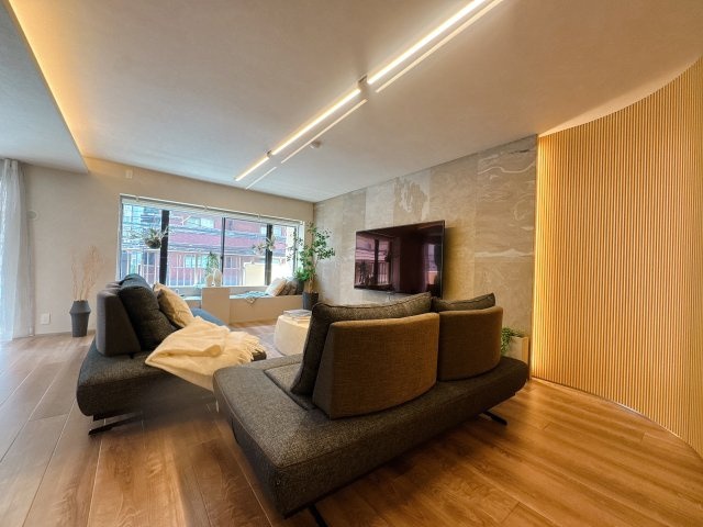 【その他】 | 南薬院パークマンション☆仲介手数料無料☆ | 食事をゆっくり楽しんで、日々の暮らしに明るい笑顔と彩りを添える。ここがみんなの中心になるように。リビングはそう願っています。