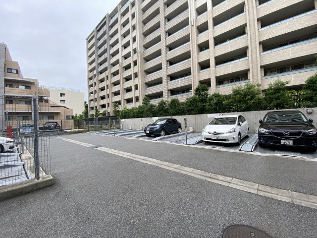 グランドメゾン住吉本町ネクスの駐車場