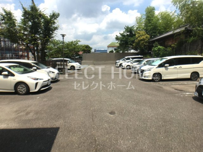 【駐車場】 | パクスフォーレ | 車をお持ちの方に嬉しい駐車場付きの物件です