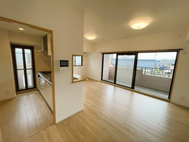 宝マンション港西の居間・リビング