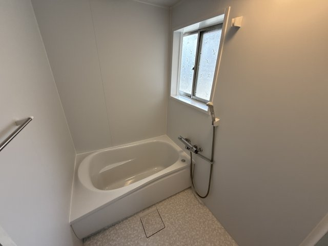 恵美酒戸建西の浴室