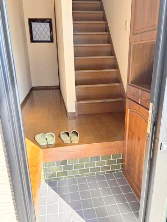 大安寺5丁目貸家の玄関