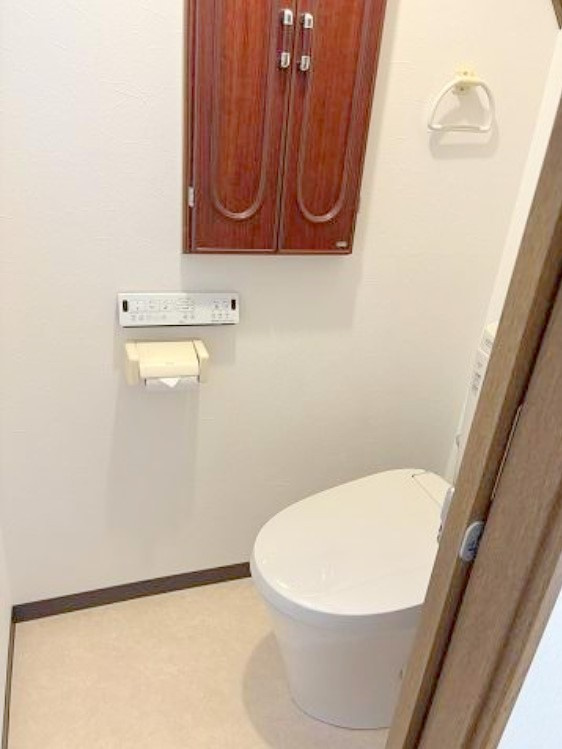 大安寺5丁目貸家のトイレ