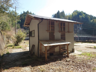【外観】 | 日高村下分分譲地④ | 使用可能な倉庫が建っています。