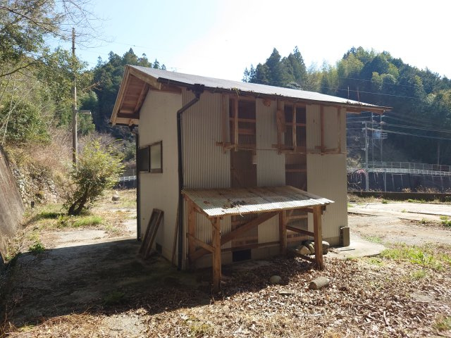 【外観】 | 日高村下分分譲地④ | 使用可能な倉庫が建っています。