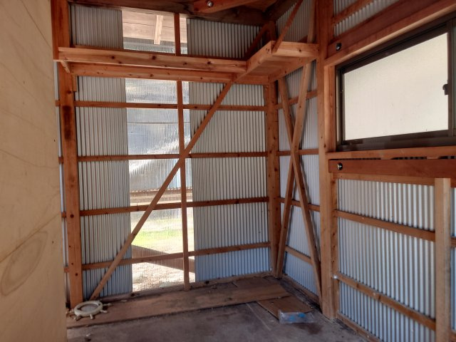 【周辺】 | 日高村下分分譲地④ | 使用可能な倉庫が建っています。