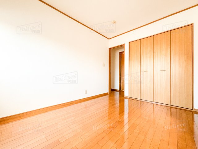 スカイハイツの寝室|クローゼット付きの寝室です☆