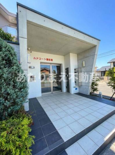 ルナコート博多南のエントランス