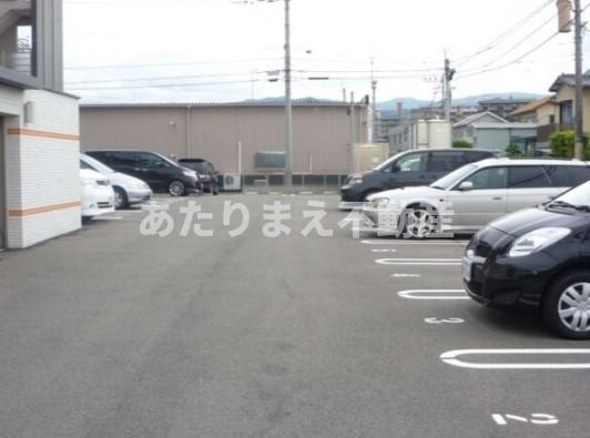 ルナコート博多南の駐車場