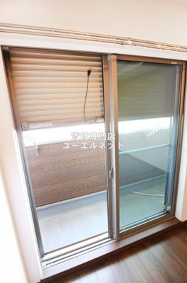 【設備】 | プルメリア江坂 | シャッター付き