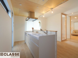  | 宇治市琵琶台2丁目　売土地　中古戸建て | キッチンに下がり天井を採用。空間にメリハリがつき広いLDKが単調にならないアクセントポイントです。