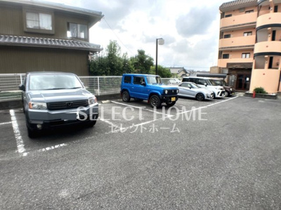 【駐車場】 | グランデュール１６ | 車をお持ちの方に嬉しい駐車場付きの物件です