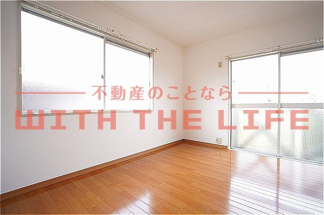 パリントンハウス【キャッシュバック対象物件】の居間・リビング|ゆったりとした居間です