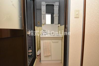 八尾市竹渕５丁目の一戸建ての独立洗面台