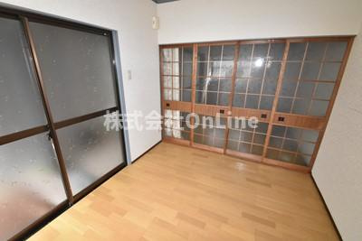 八尾市竹渕５丁目の一戸建ての居間・リビング