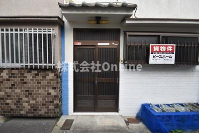 八尾市竹渕５丁目の一戸建てのエントランス