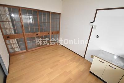 八尾市竹渕５丁目の一戸建ての居間・リビング