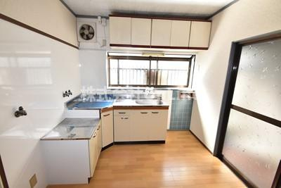 八尾市竹渕５丁目の一戸建てのキッチン