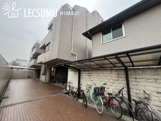 ラインビルド五軒邸エイトの駐輪場