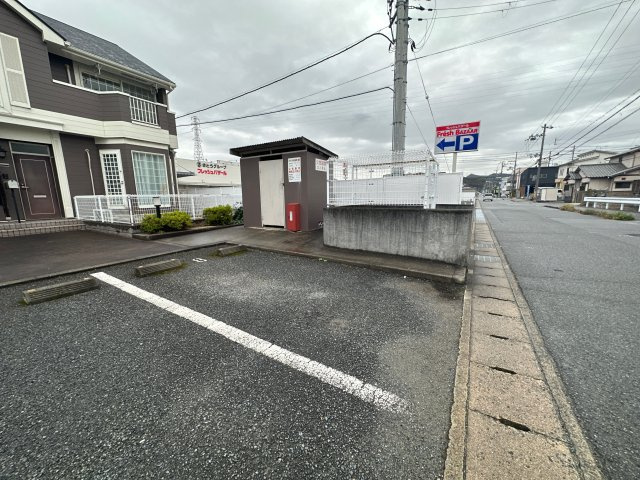 シャルマンヴィレッジ　Ａの駐車場