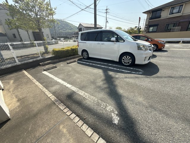 ルナ・エトワールの駐車場
