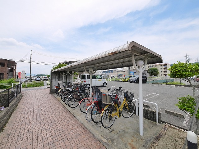 クール　ヴェルビュのその他共用部分|駐輪場です