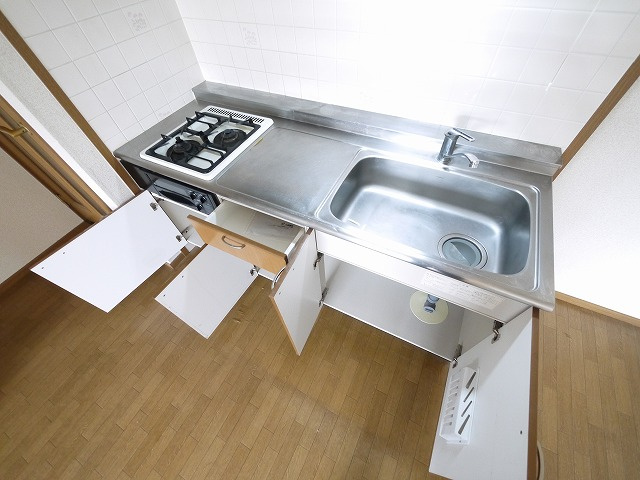 クール　ヴェルビュのキッチン|コンパクトなキッチンで掃除もラクラク