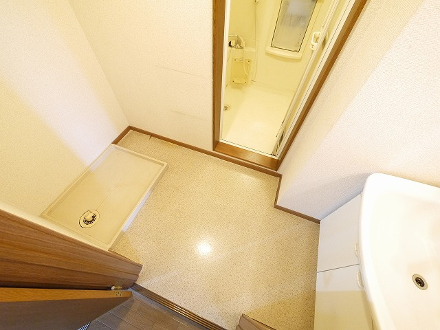 クール　ヴェルビュの洗面所|ゆったりとスペースのある洗面所