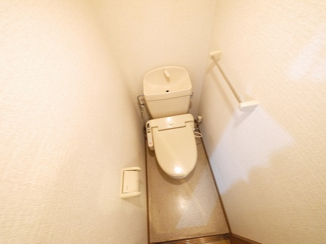 クール　ヴェルビュのトイレ|落ち着いた色調のトイレです