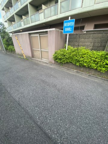 千葉ポートイーストの駐車場