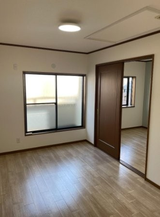 中野3丁目　中古一戸建ての洋室|洋室6.0帖　ロフト付き
■物件内覧・資金計画相談・住宅ローン相談、リフォーム相談、お問合せ受付中■
※当日・翌日のご内覧、ご相談はお電話でのお問合せがスムーズです！