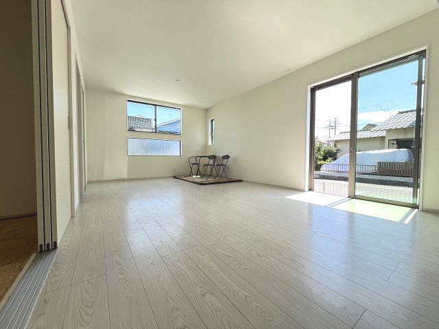 【居間・リビング】 | 春日市松ヶ丘3丁目1期　1号棟（全2棟）【仲介手数料無料・0円】 | 現地写真。