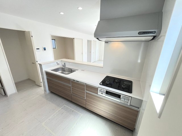【キッチン】 | 春日市松ヶ丘3丁目1期　1号棟（全2棟）【仲介手数料無料・0円】 | 現地写真。