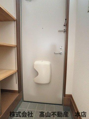 ラフォーレさつき弐番館の玄関