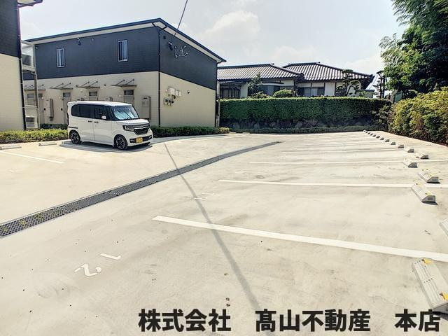 ラフォーレさつき弐番館の駐車場