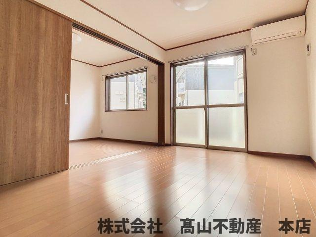 ラフォーレさつき弐番館の居間・リビング