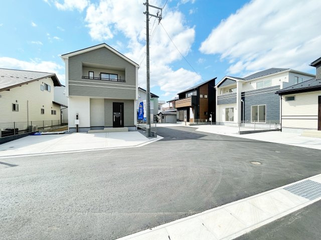 新築戸建・建売　福島市御山一本木　BLOOMING GARDEN　全4棟の前面道路含む現地写真
